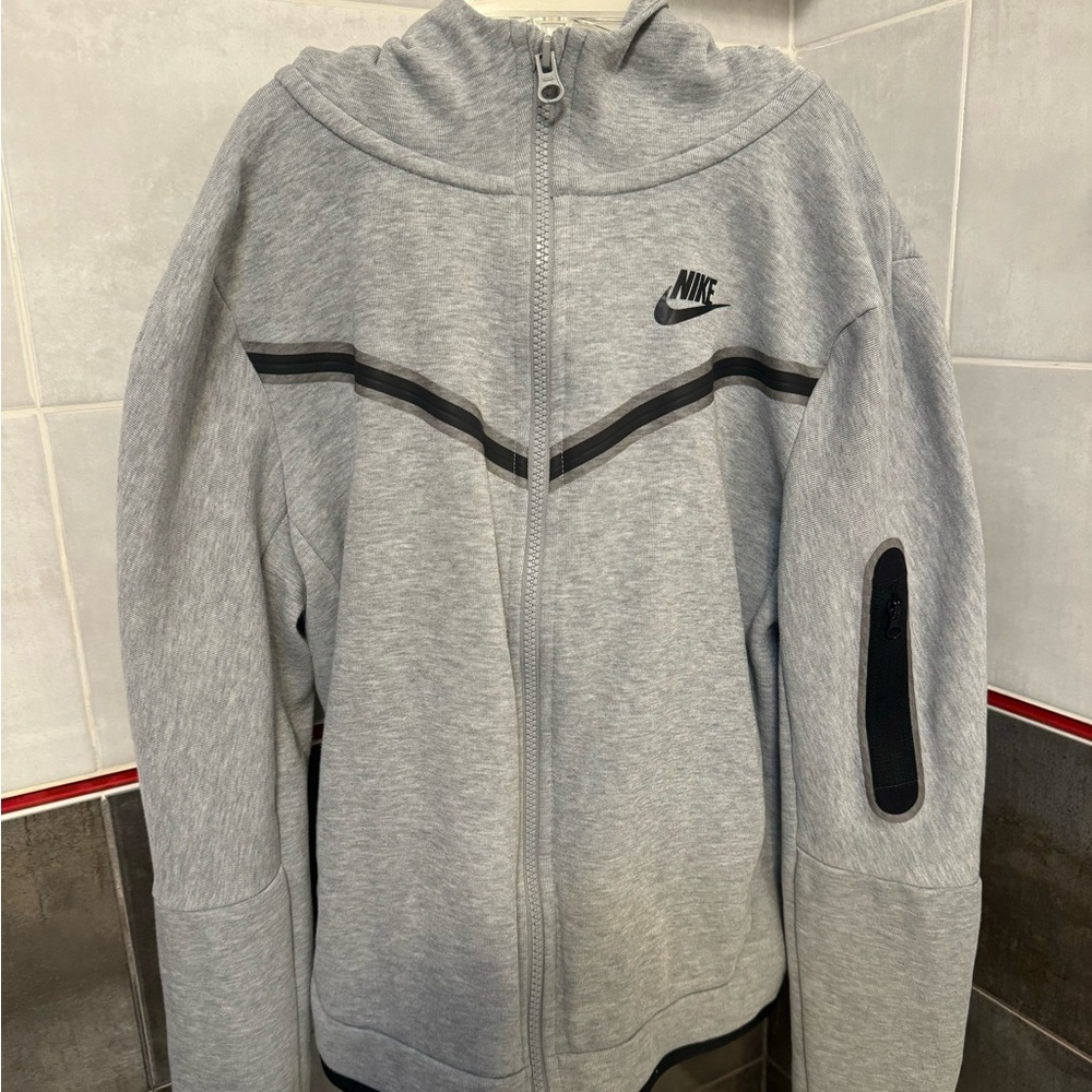 Nike Tech Boys Fleece / Big Kids Size Large.